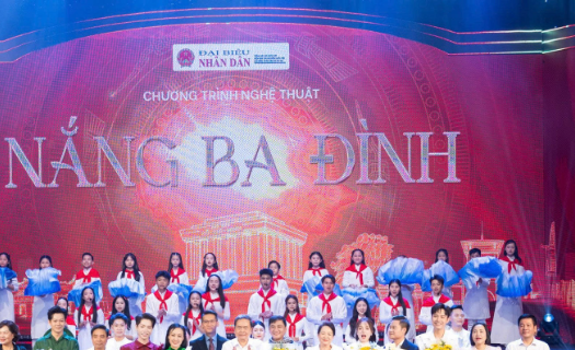 Chủ tịch Quốc hội Trần Thanh Mẫn dự Chương trình nghệ thuật chính luận "Nắng Ba Đình"